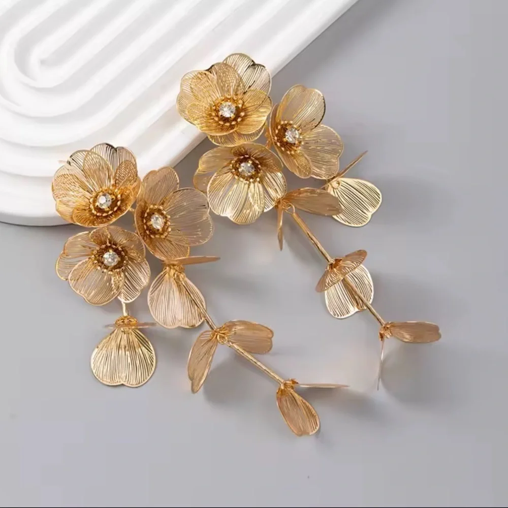 ZARA CASCADING GOLD KATE MIDDLETON FLORAL EARRINGS FLOWER GOLD BAFTAS